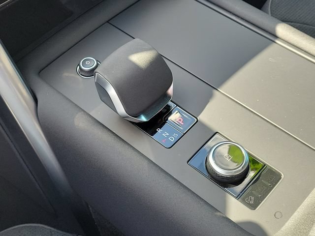 Used 2025 Land Rover Discovery S AWD/4WD image 27