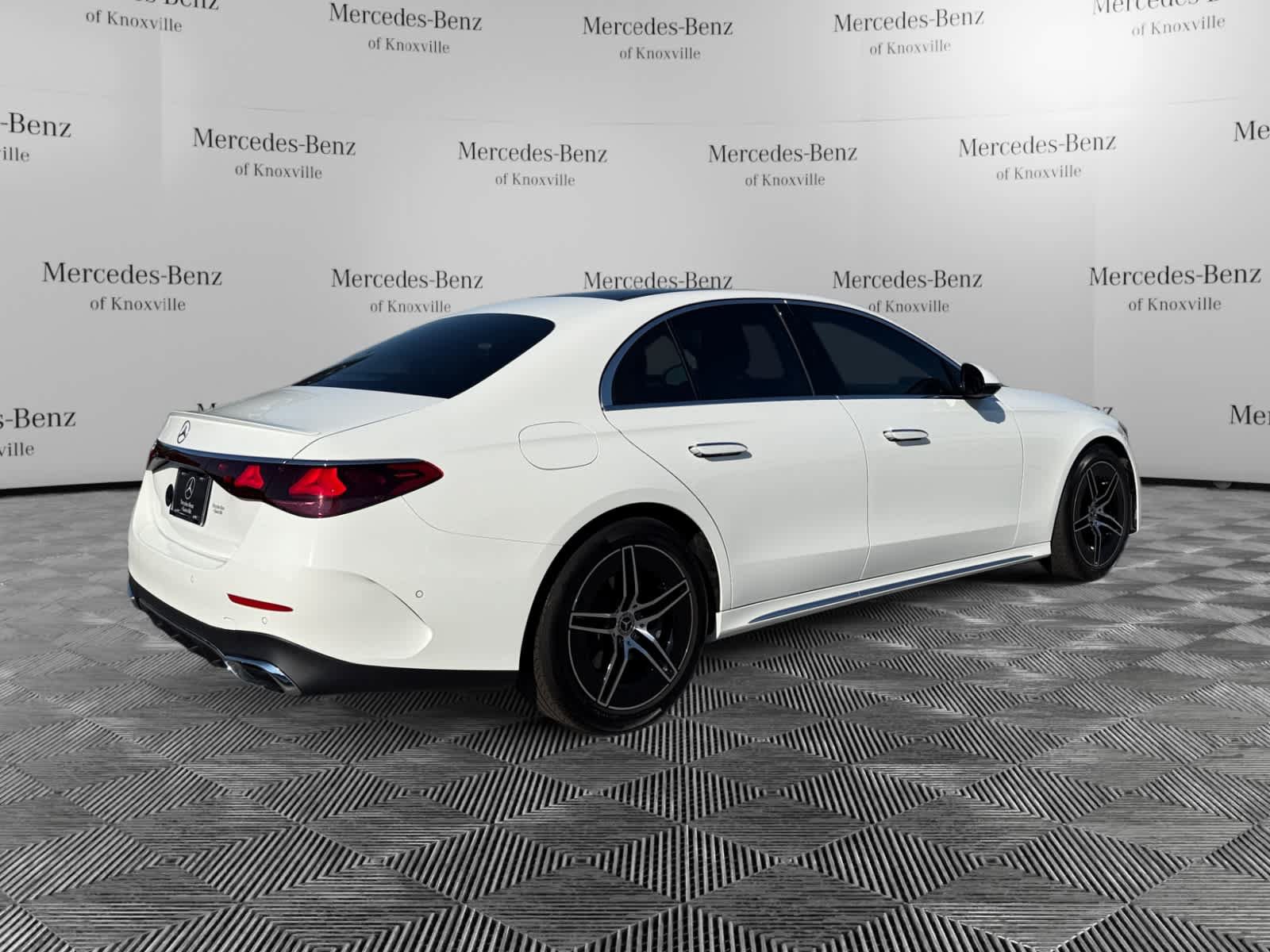 Used 2025 Mercedes-Benz E 350 Sedan image 5