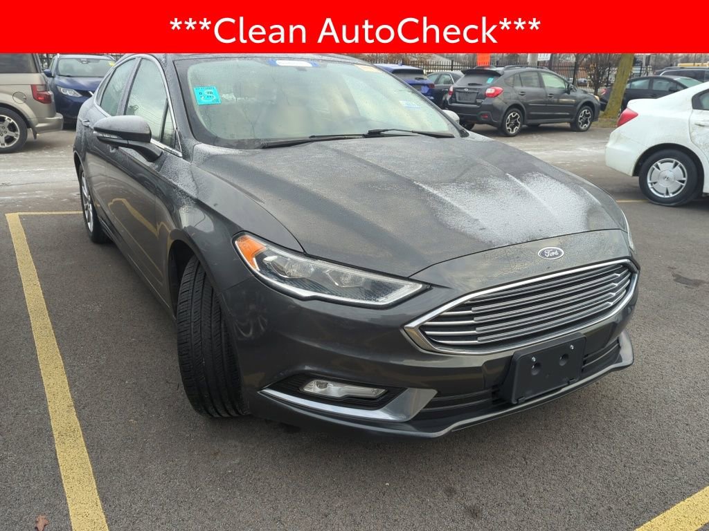 Used 2017 Ford Fusion SE image 3