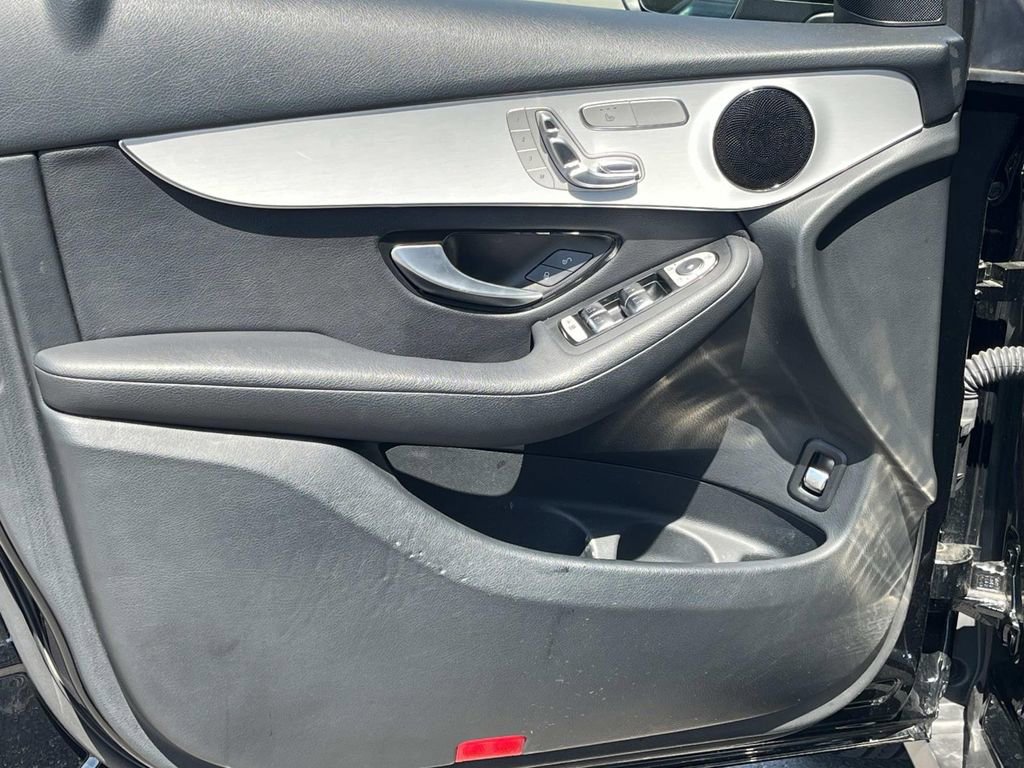 Used 2022 Mercedes-Benz GLC 300 image 24