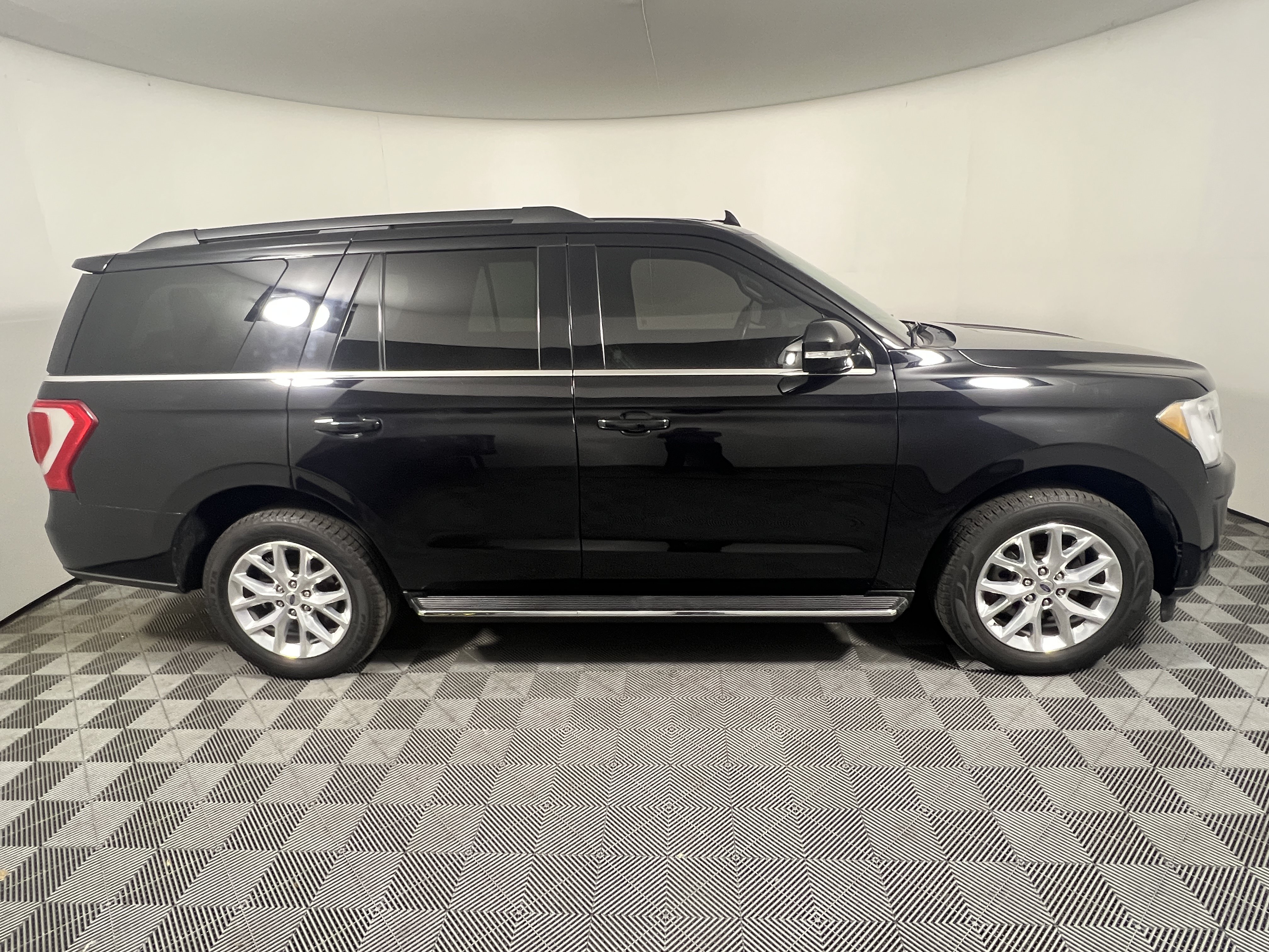 Used 2021 Ford Expedition XLT RWD image 6