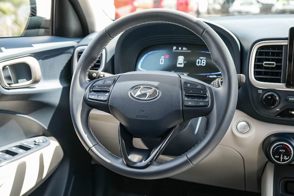 Used 2024 Hyundai Venue Limited FWD image 12