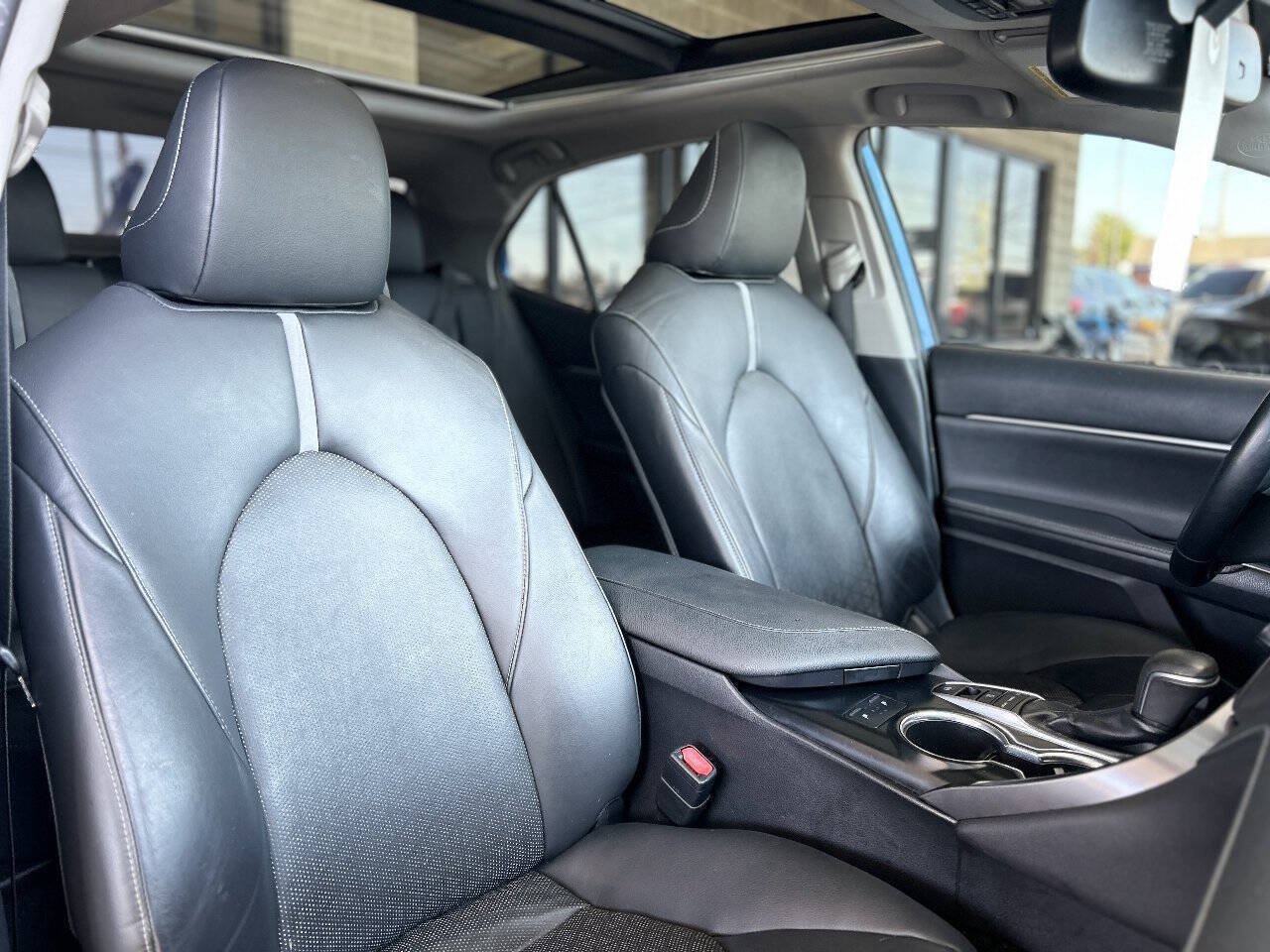 Used 2019 Toyota Camry XSE w/ Navigation Package FWD image 57