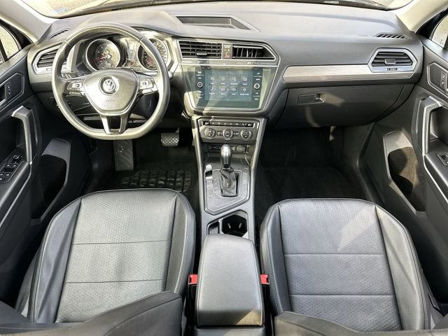 Used 2020 Volkswagen Tiguan SE w/ Panoramic Sunroof Package image 30