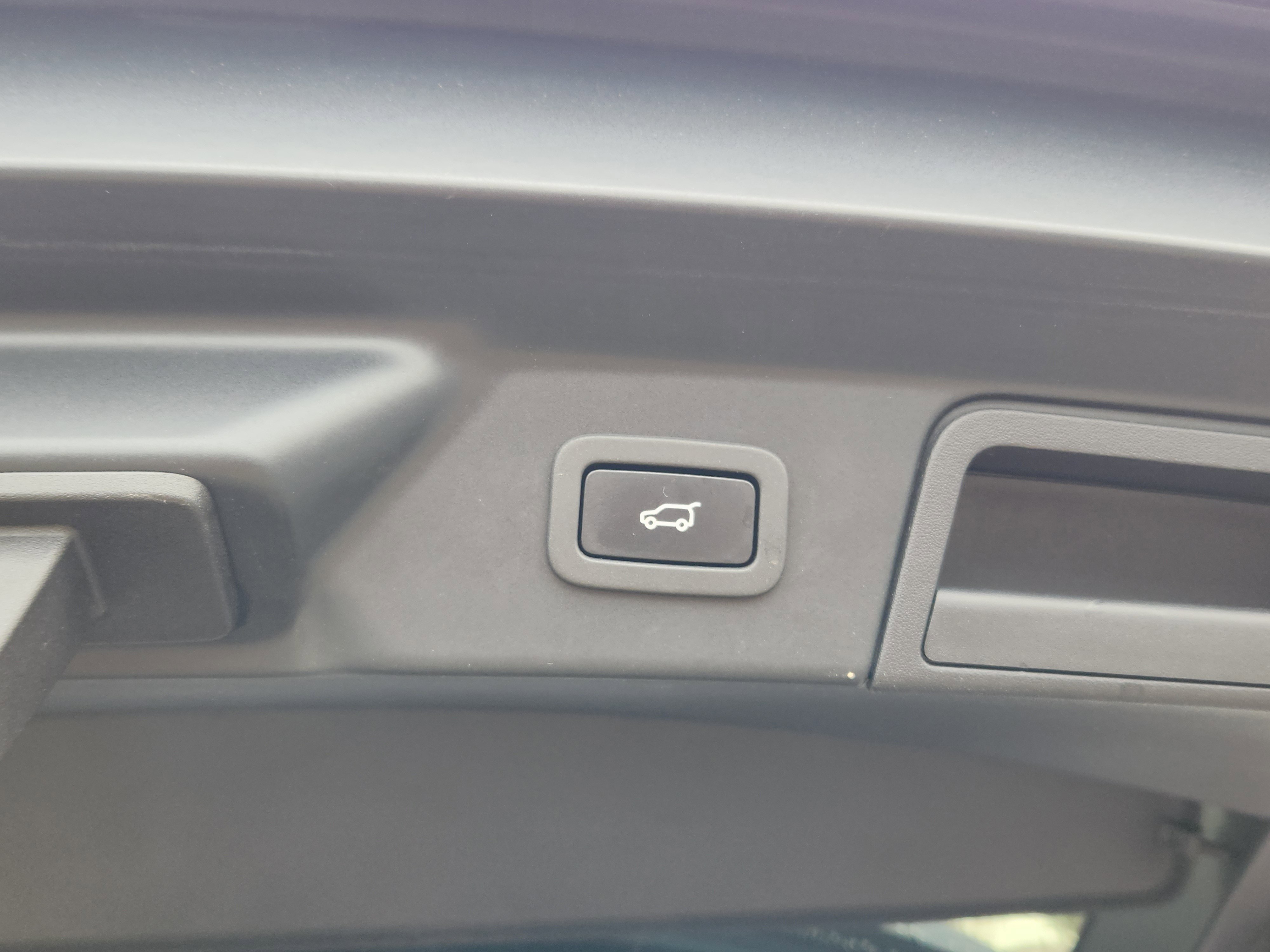 Used 2020 Land Rover Range Rover Velar S image 19