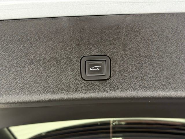 Used 2023 Chevrolet Traverse RS image 5