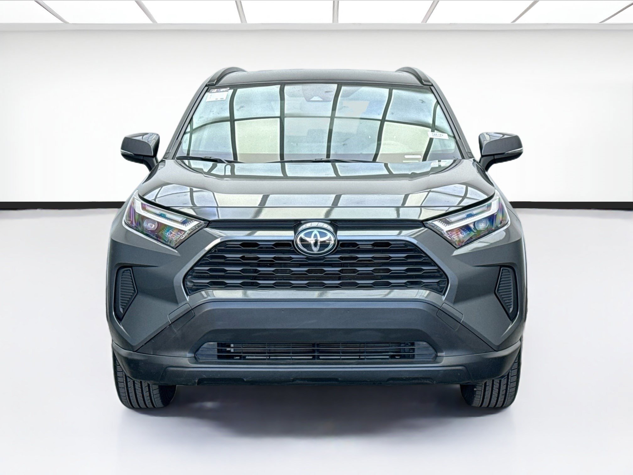 Used 2025 Toyota RAV4 LE AWD/4WD image 2