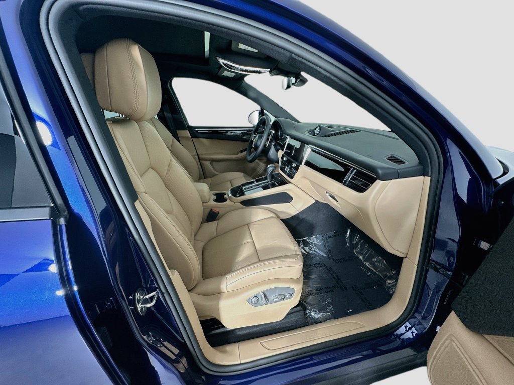 Certified 2026 Porsche Macan AWD/4WD image 30