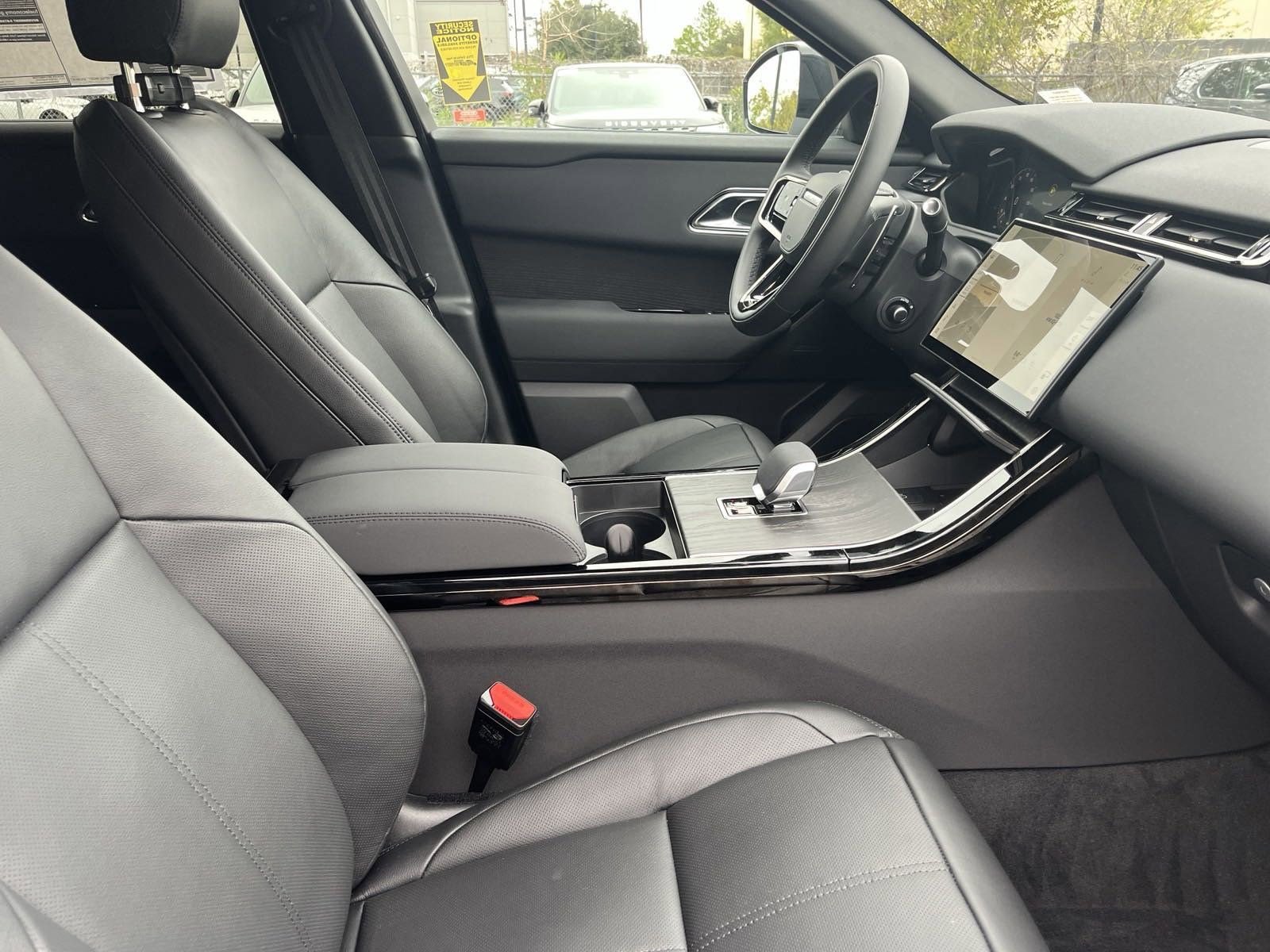 Used 2025 Land Rover Range Rover Velar Dynamic SE image 19