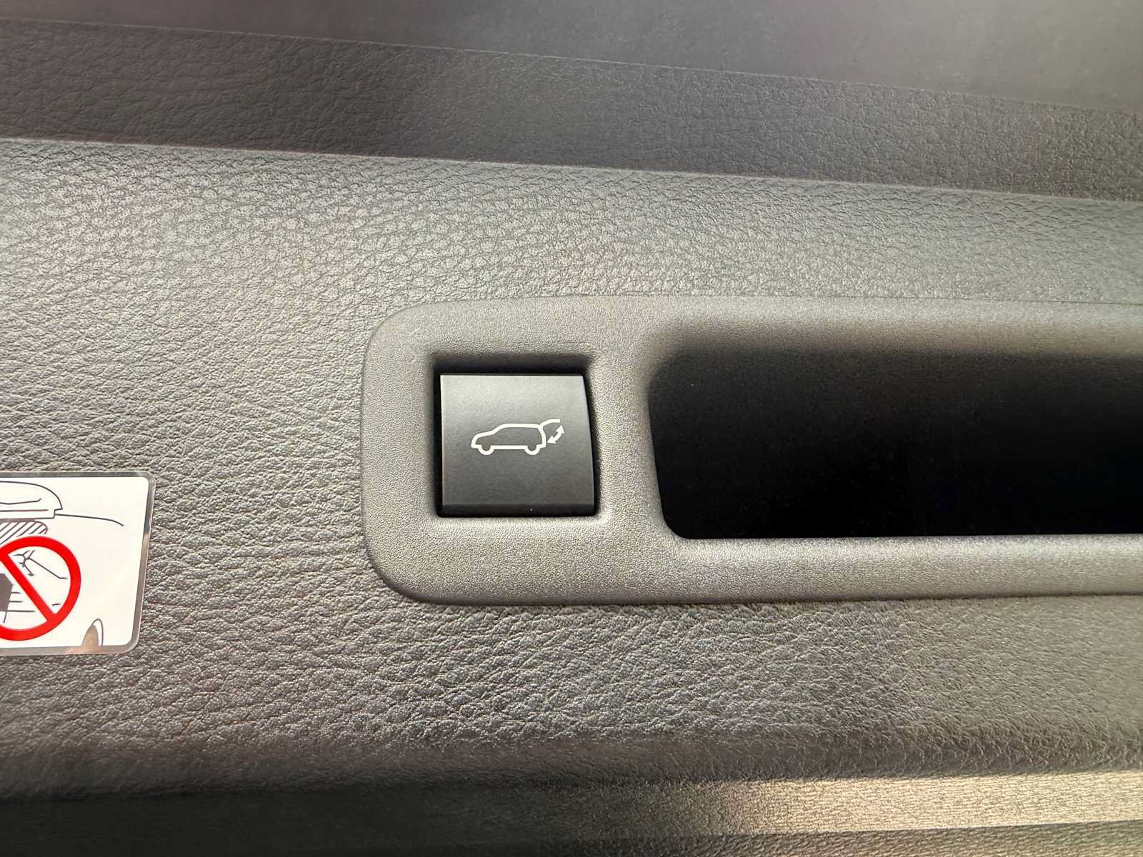Certified 2026 Toyota Sienna LE AWD/4WD image 35