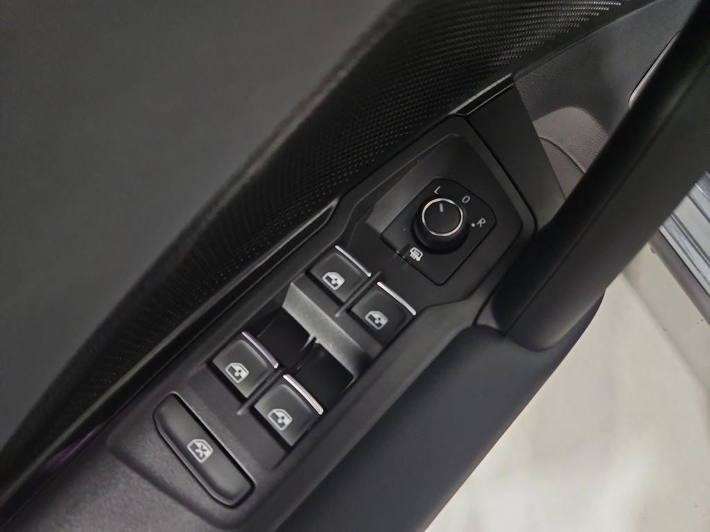 New 2026 Volkswagen Tiguan SE R-Line image 11