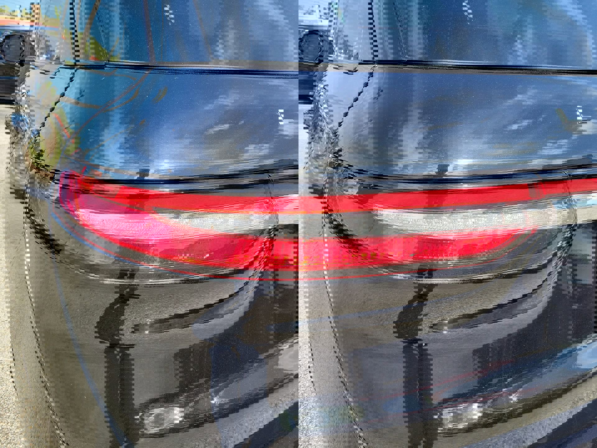 Used 2023 Lincoln Corsair Reserve w/ Jet Appearance Package FWD image 12