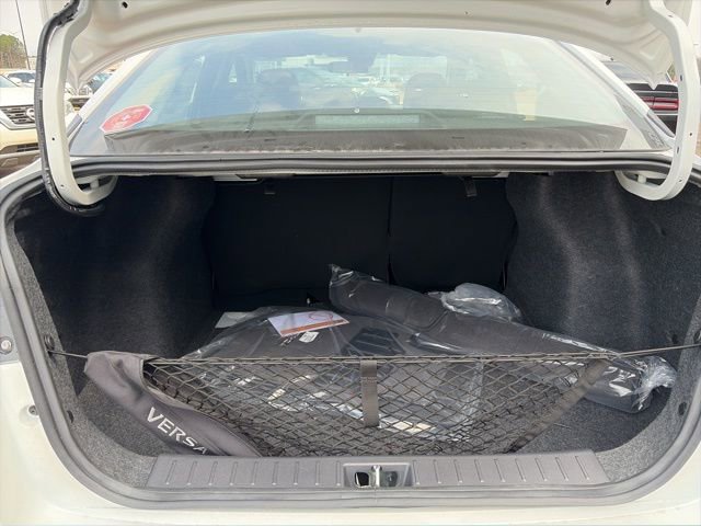 New 2025 Nissan Versa SR w/ Trunk Package FWD image 18