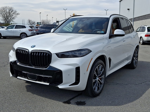 New 2026 BMW X5 xDrive50e image 2