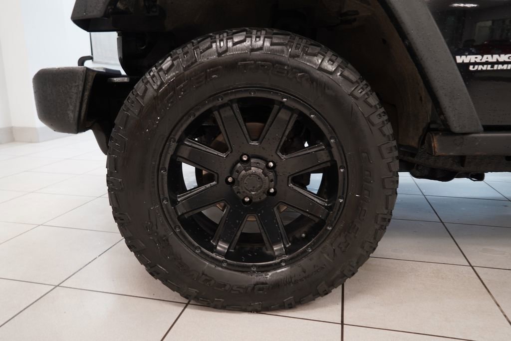 Used 2013 Jeep Wrangler Unlimited Rubicon w/ Connectivity Group image 14