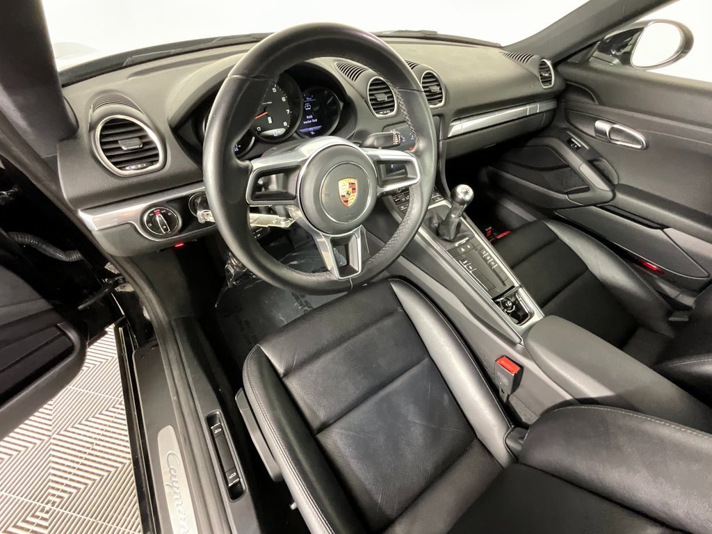 Used 2024 Porsche 718 Cayman image 9