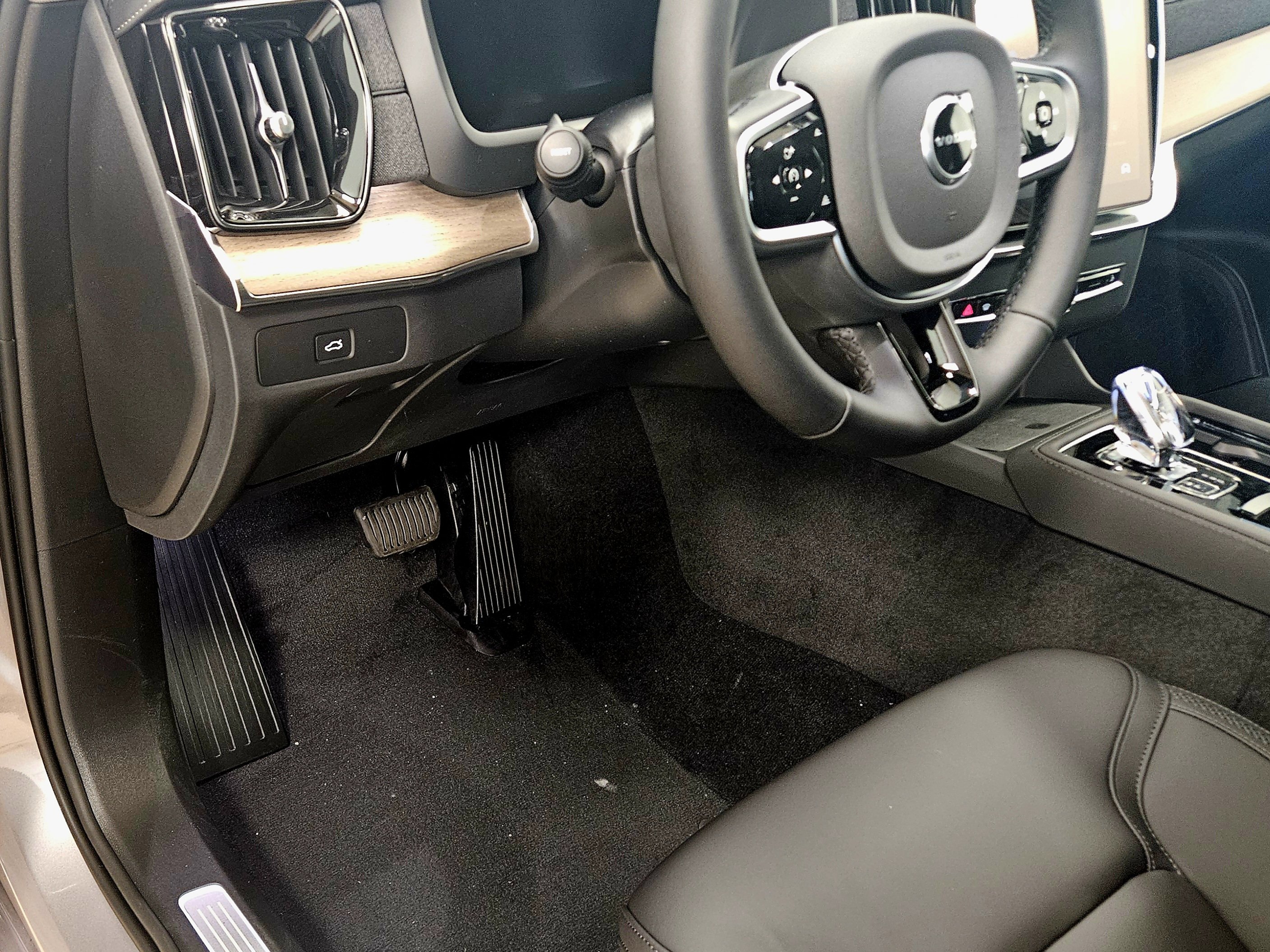 New 2026 Volvo XC90 B6 Plus w/ Protection Package image 46