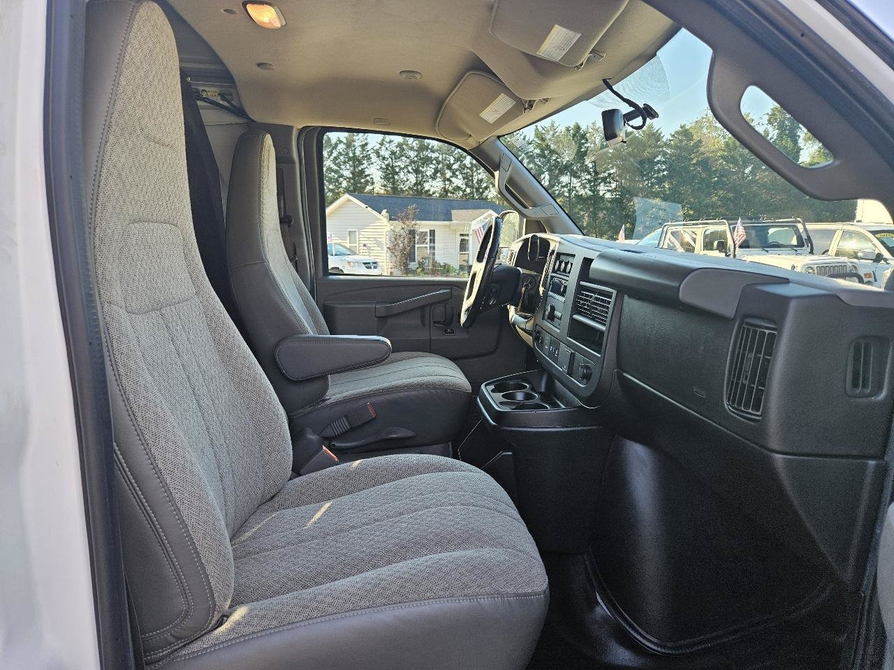 Used 2022 Chevrolet Express 2500 w/ Driver Convenience Package RWD image 28