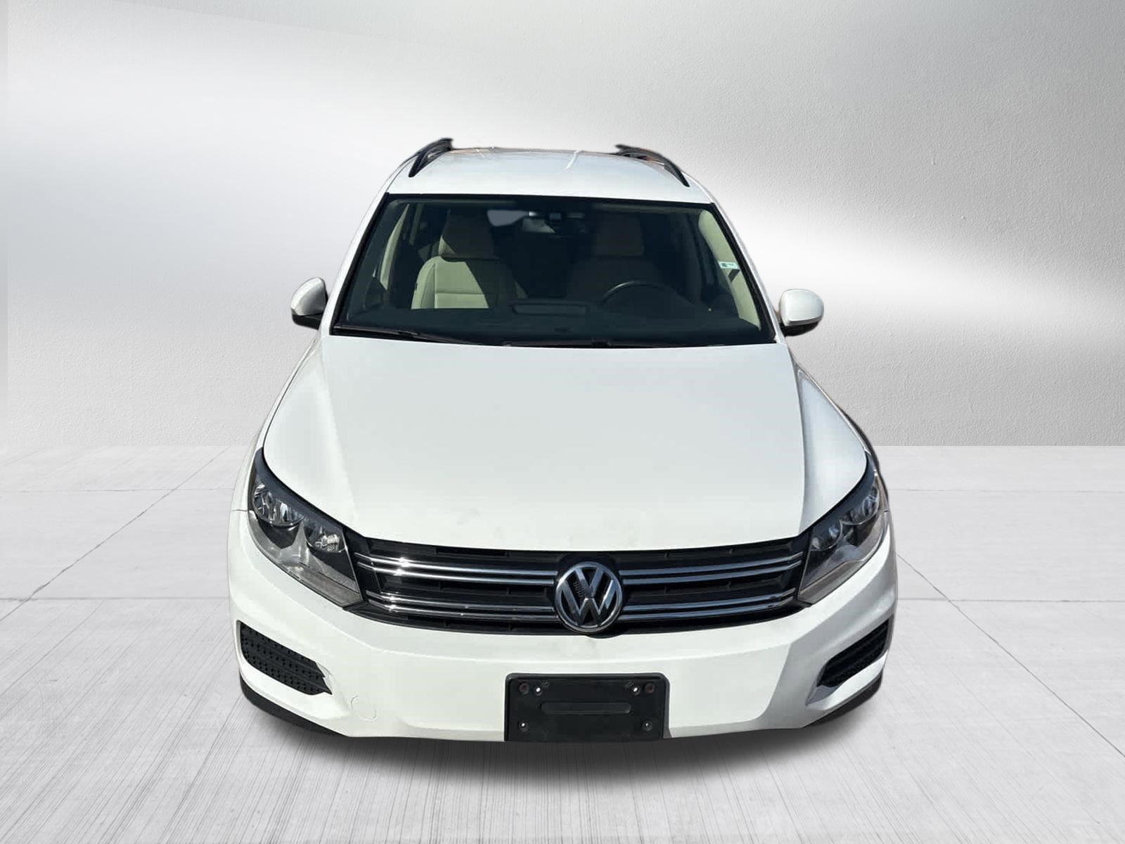 Used 2017 Volkswagen Tiguan S image 3