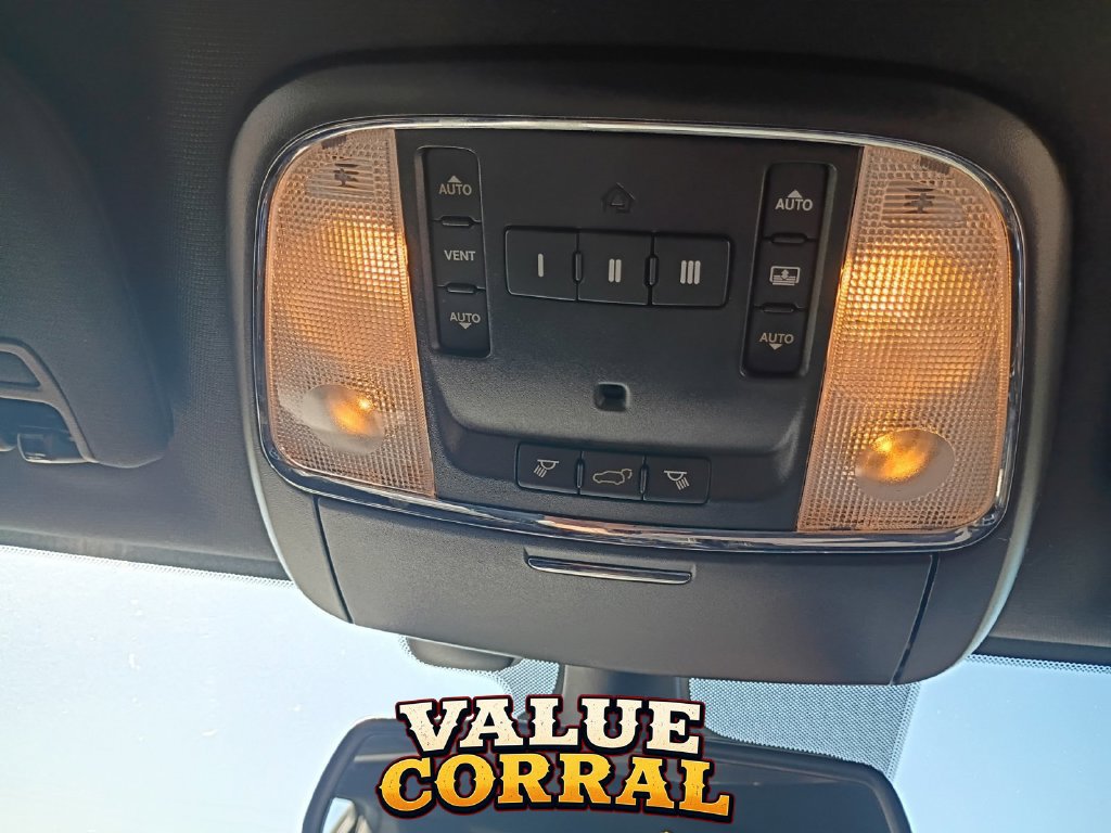 Used 2016 Jeep Grand Cherokee Overland w/ Advanced Technology Group AWD/4WD image 19