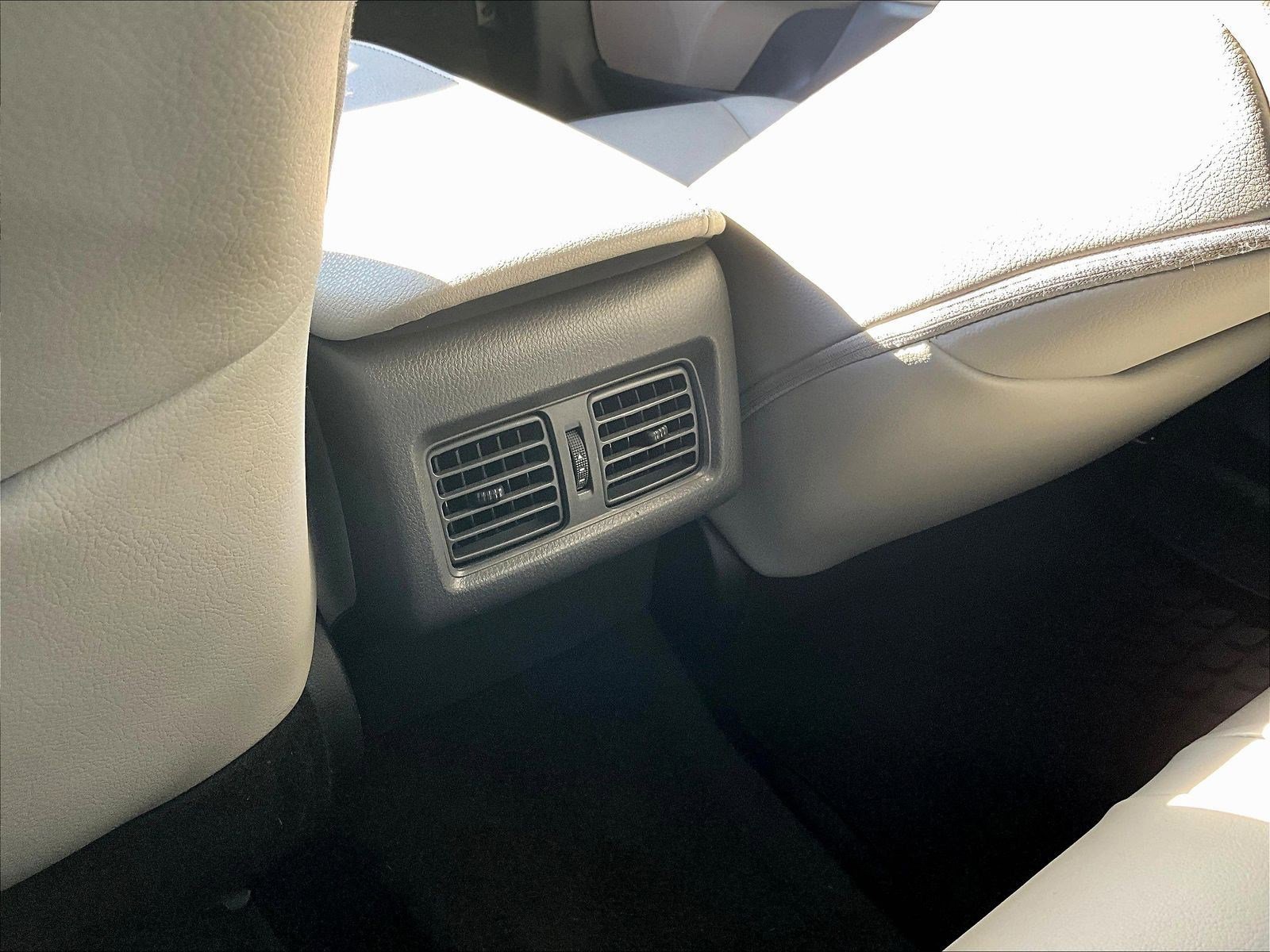 Used 2022 Toyota Camry XLE w/ Cold Weather Package FWD image 10