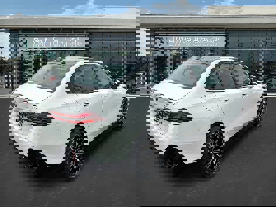 Used 2026 BMW 550e xDrive image 8