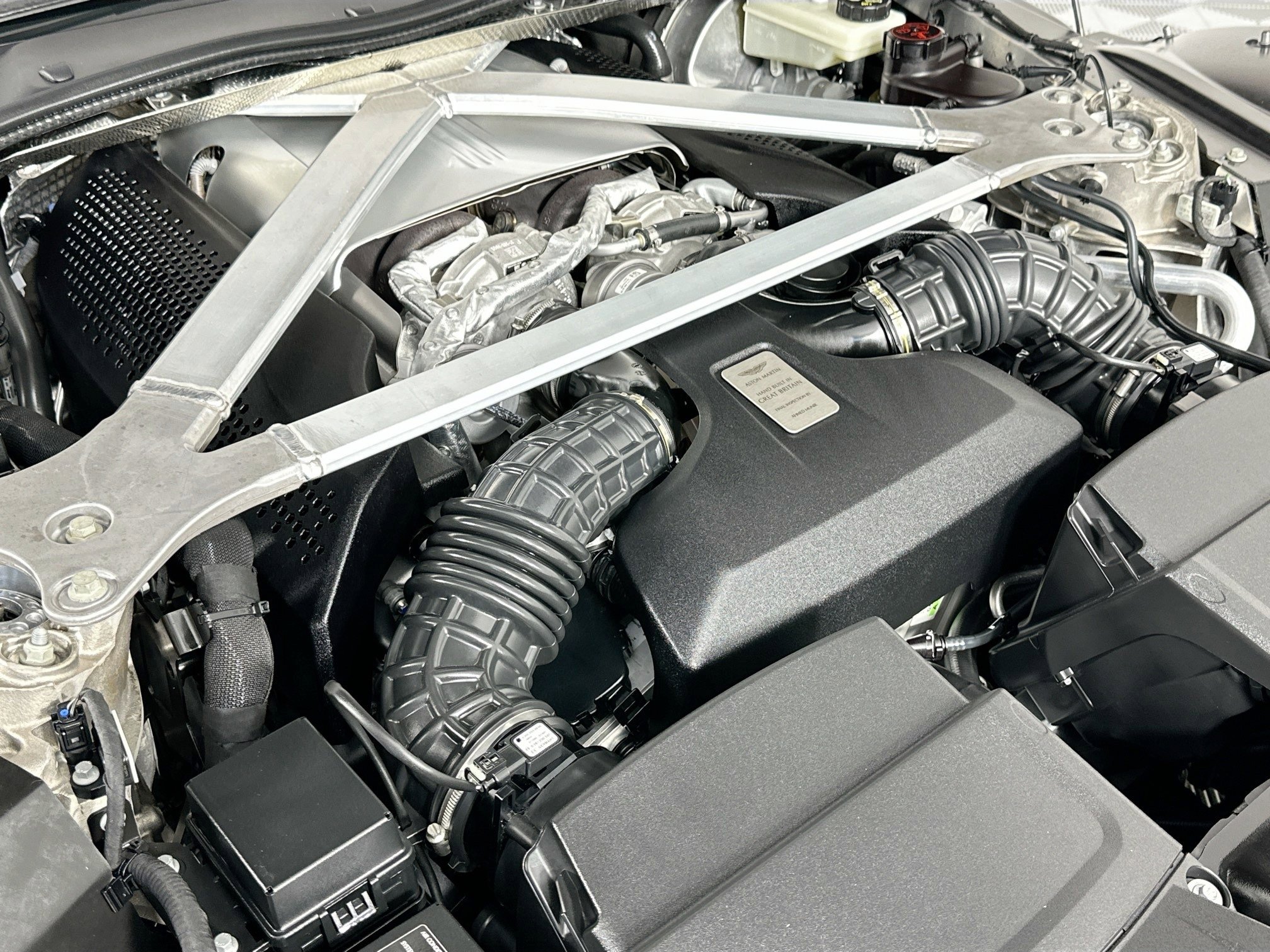 Used 2022 Aston Martin V8 Vantage Roadster image 28