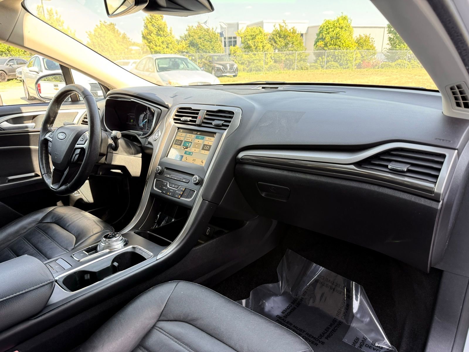 Used 2018 Ford Fusion SE w/ Equipment Group 602A FWD image 16