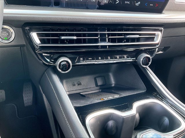New 2027 Chevrolet Traverse LT w/ Driver Confidence Package AWD/4WD image 23