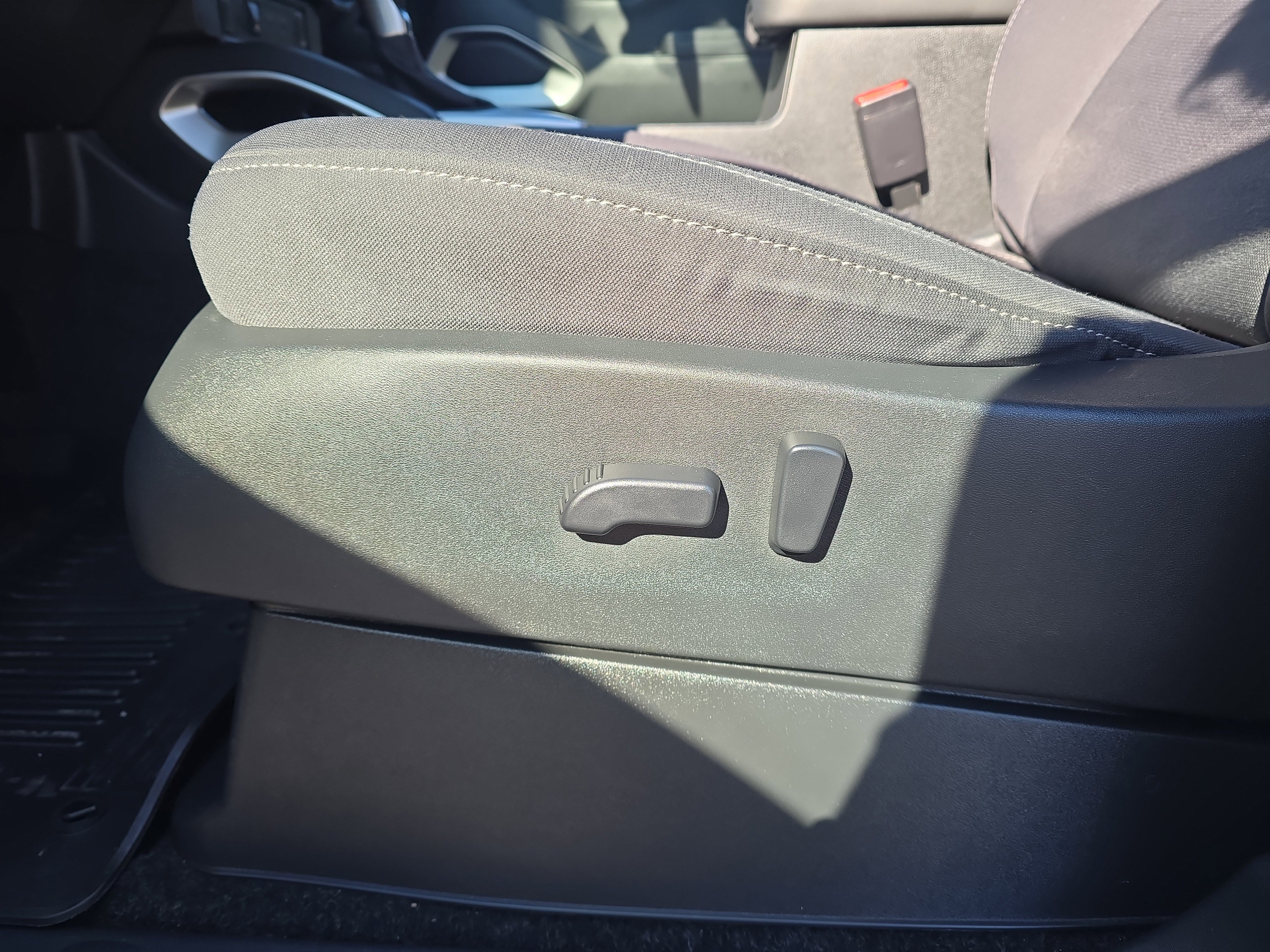 Used 2022 Nissan Frontier SV w/ Technology Package image 14