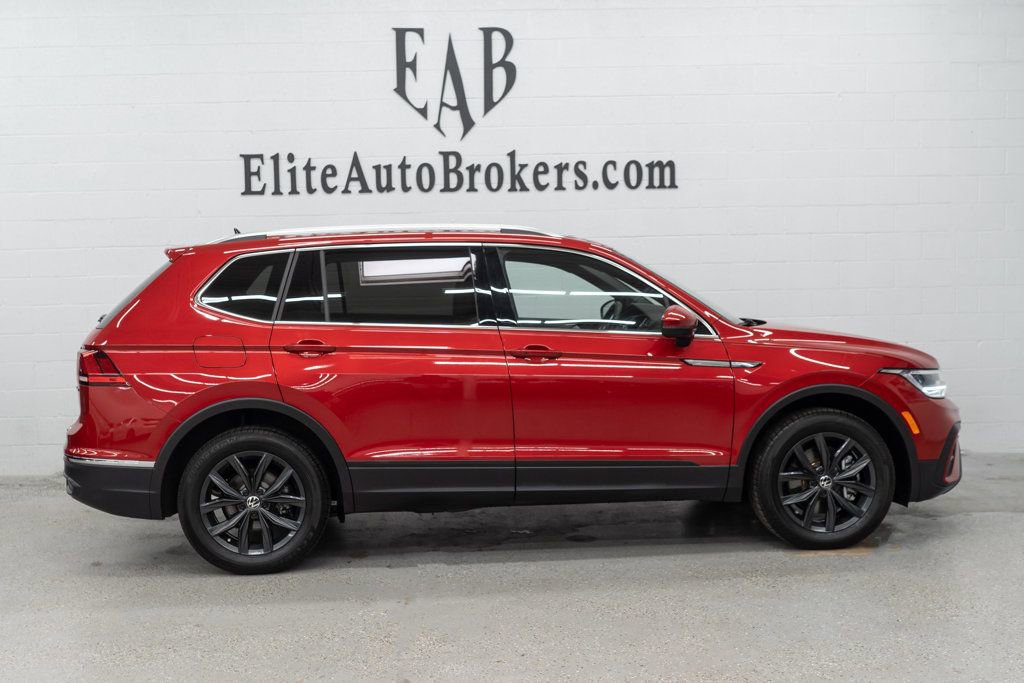 Used 2024 Volkswagen Tiguan SE w/ Panoramic Sunroof Package AWD/4WD image 5