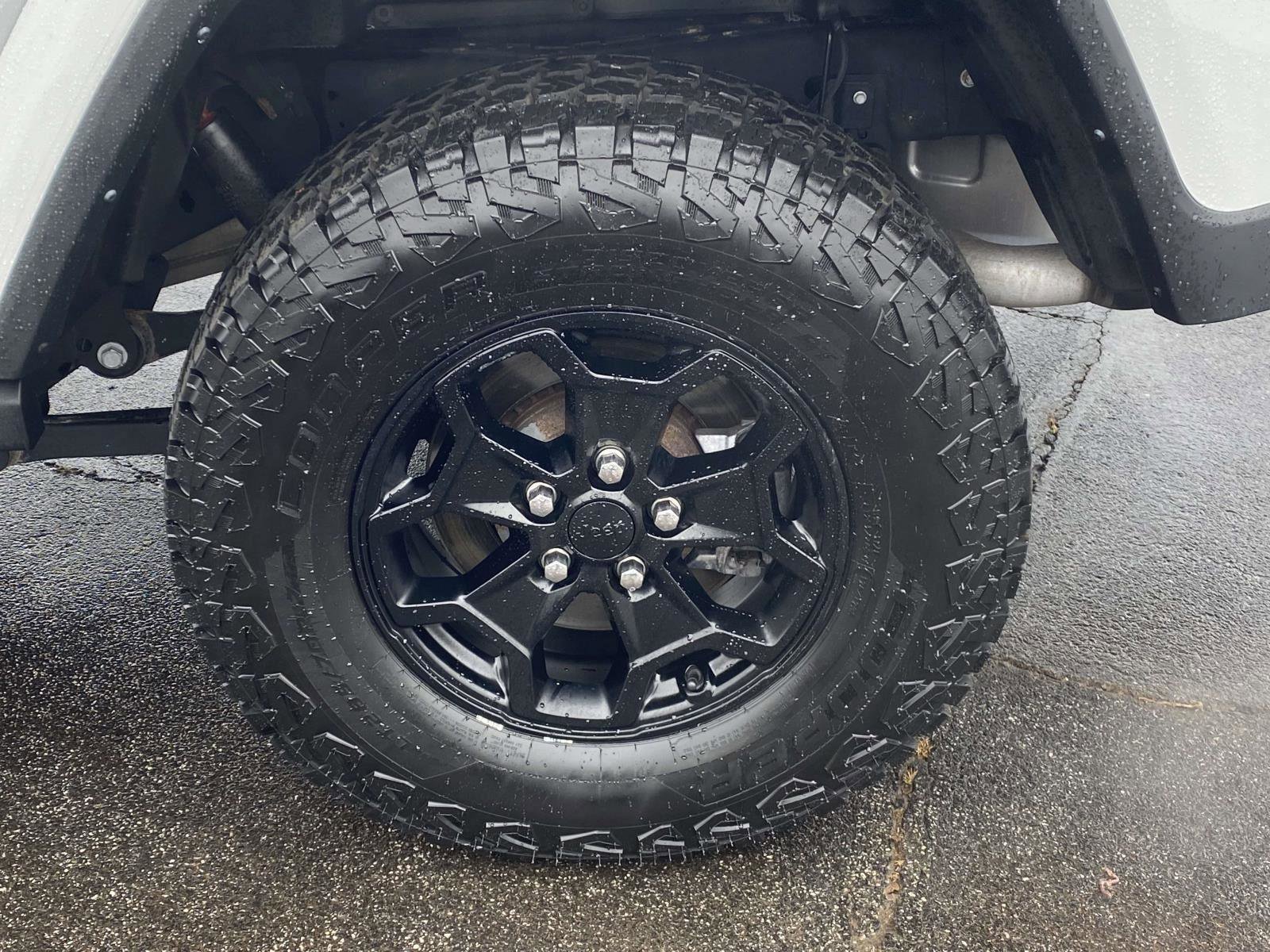 Certified 2021 Jeep Gladiator Willys image 23