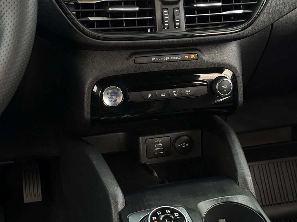 Used 2025 Ford Escape ST-Line Elite w/ Premium Technology Package AWD/4WD image 22