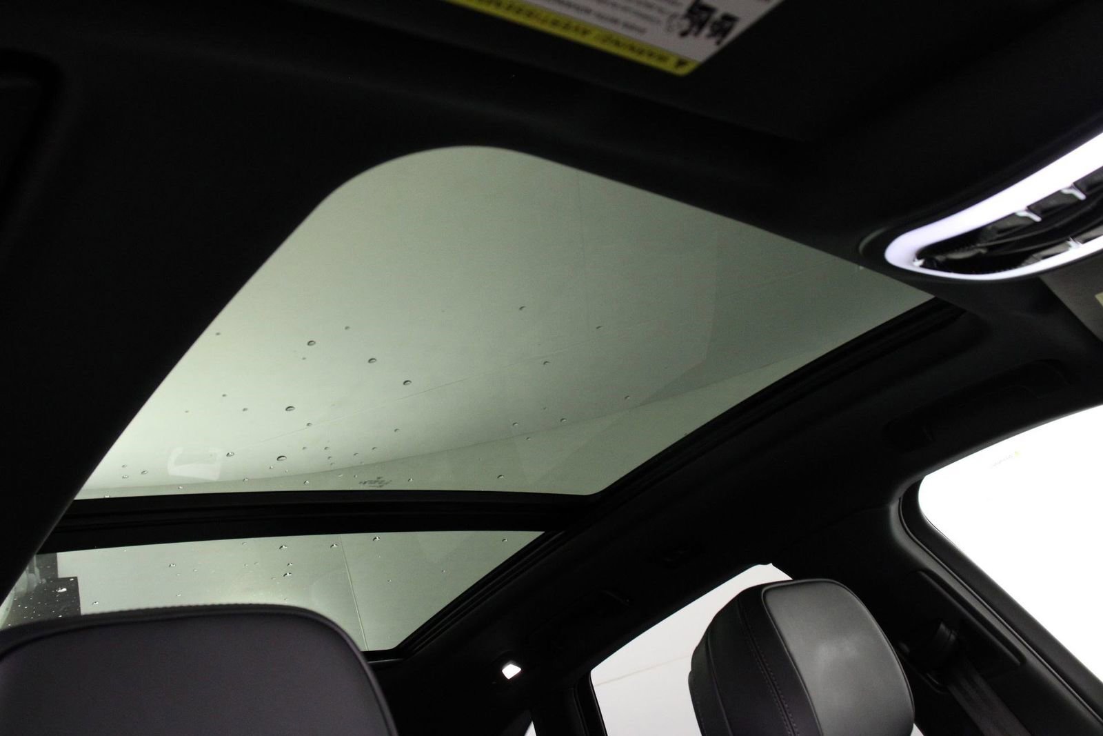 Certified 2025 Porsche Macan image 25