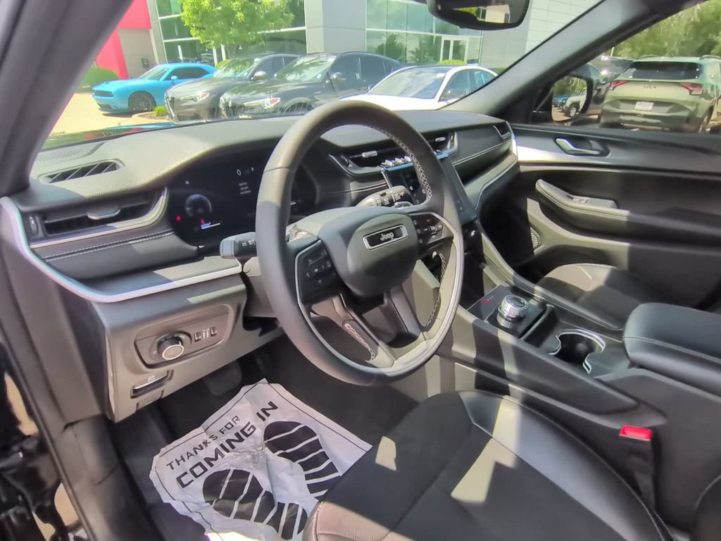 Used 2024 Jeep Grand Cherokee L Altitude AWD/4WD image 23