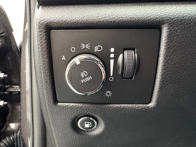 Used 2020 Jeep Grand Cherokee Altitude image 22