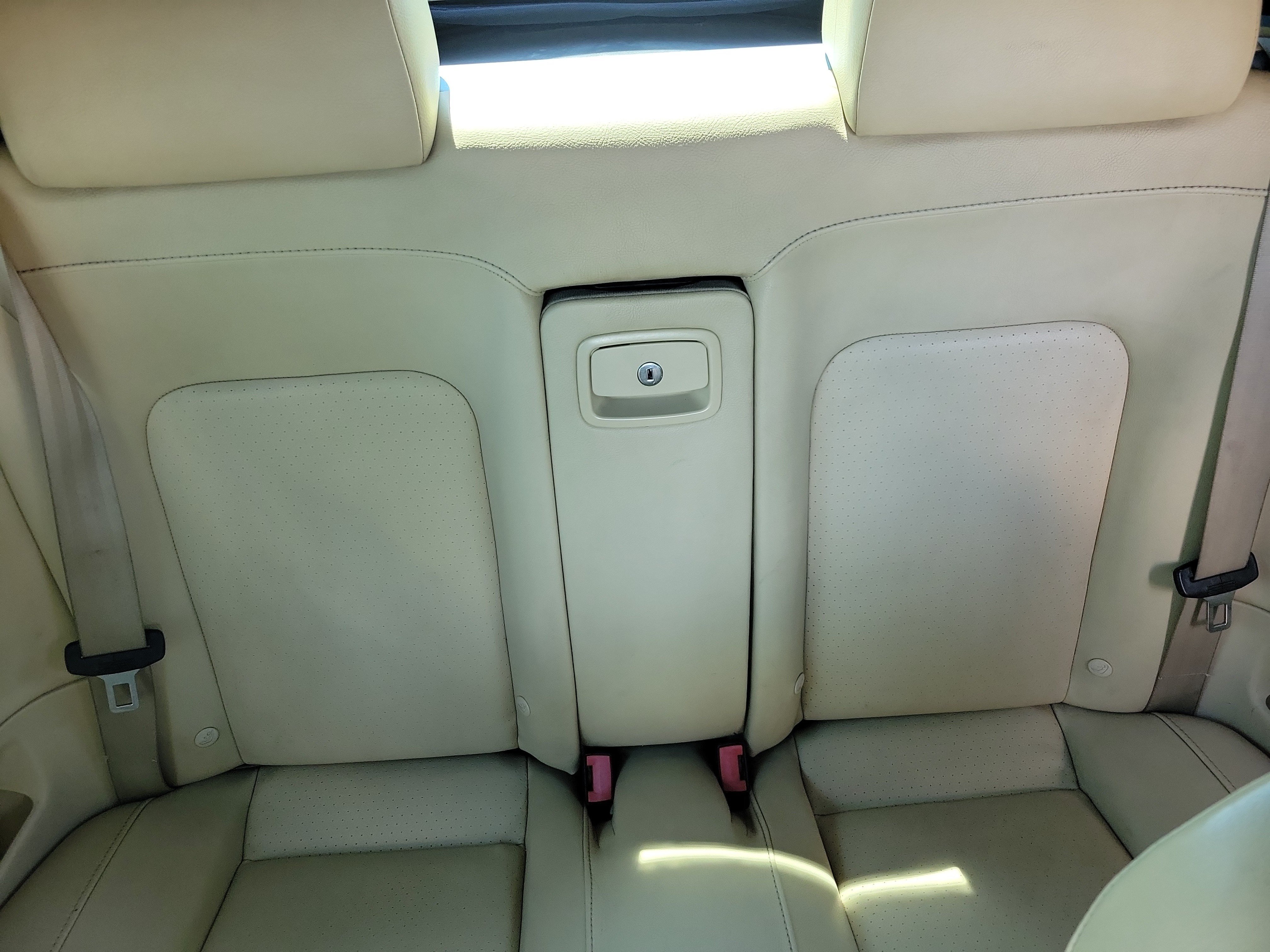 Used 2010 Volkswagen Beetle Convertible FWD image 5