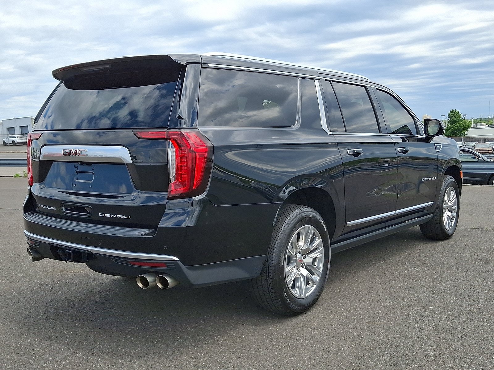 Used 2022 GMC Yukon XL Denali w/ Max Trailering Package AWD/4WD image 6