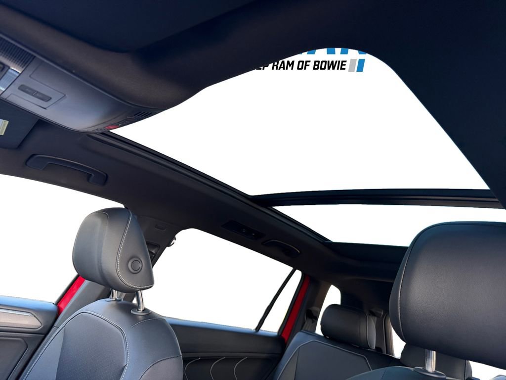 Used 2024 Volkswagen Tiguan SE R-Line image 19