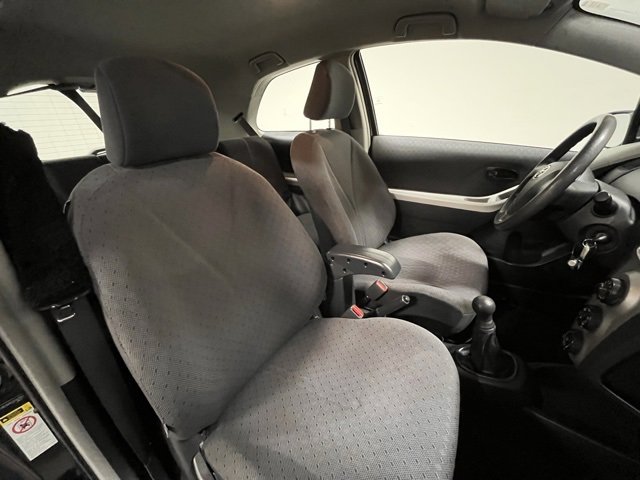 Used 2010 Toyota Yaris 2-Door Hatchback image 9