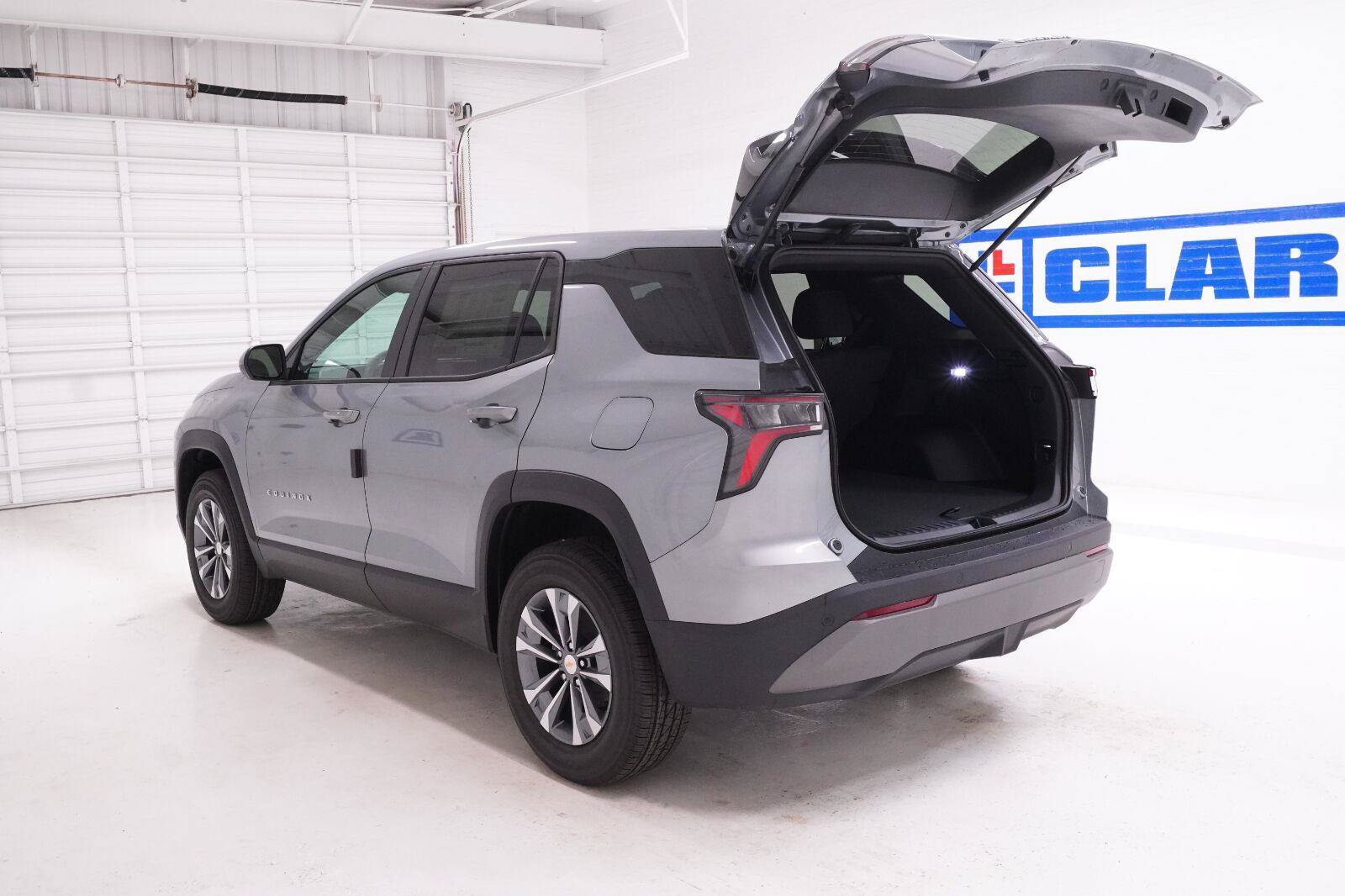 New 2027 Chevrolet Equinox LT FWD image 32