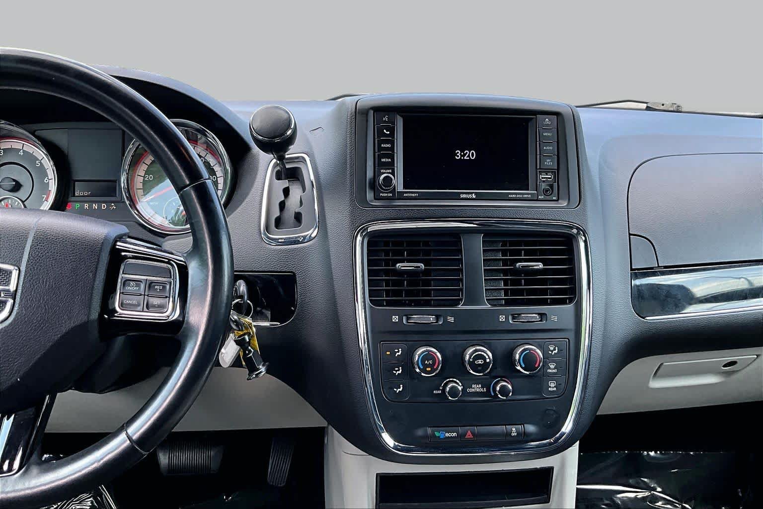 Used 2019 Dodge Grand Caravan SXT FWD image 7