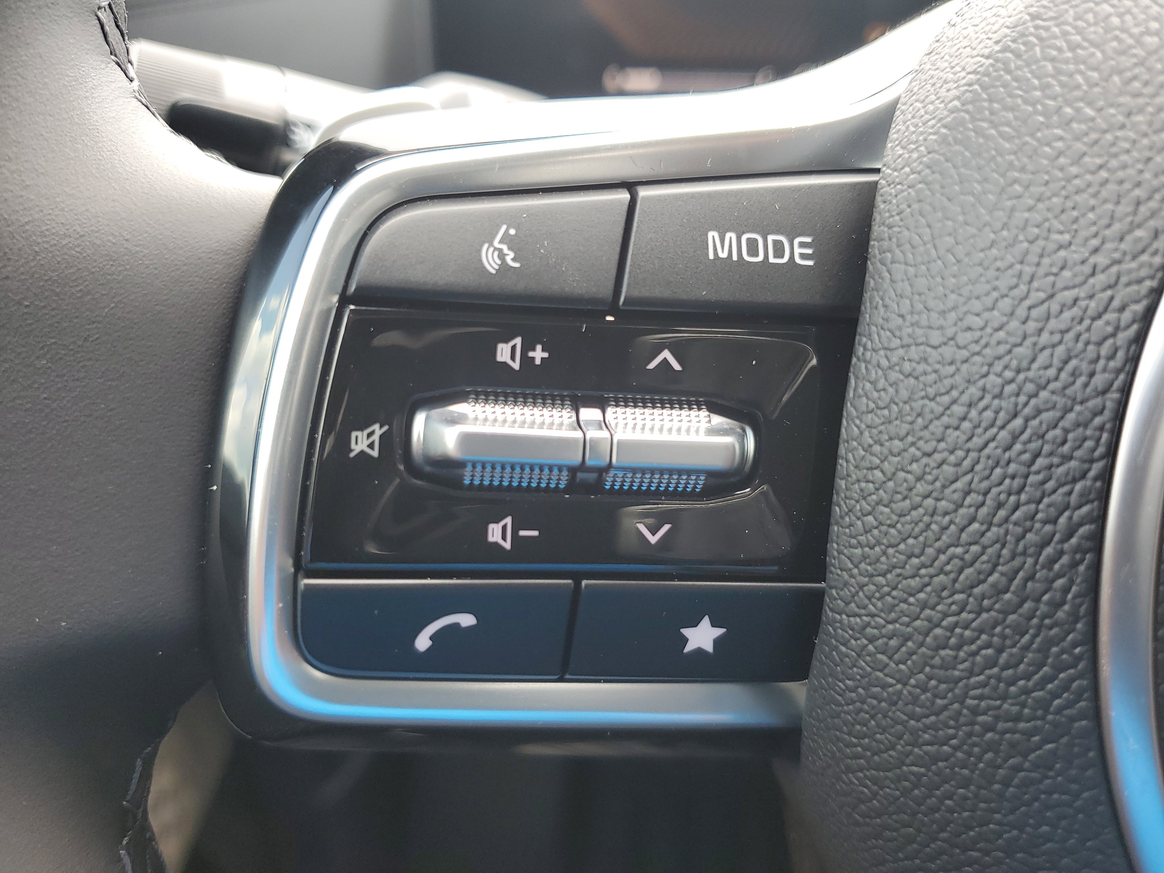 New 2025 Kia Carnival EX image 22