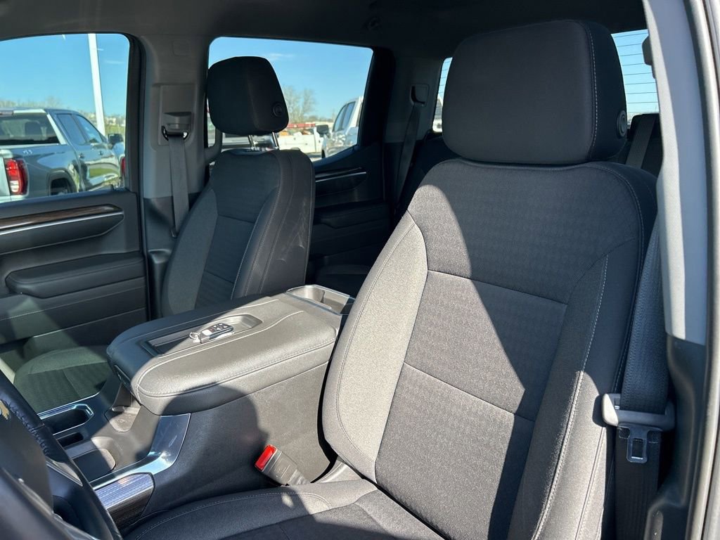 Used 2022 Chevrolet Silverado 1500 LT w/ Z71 Off-Road Package AWD/4WD image 19