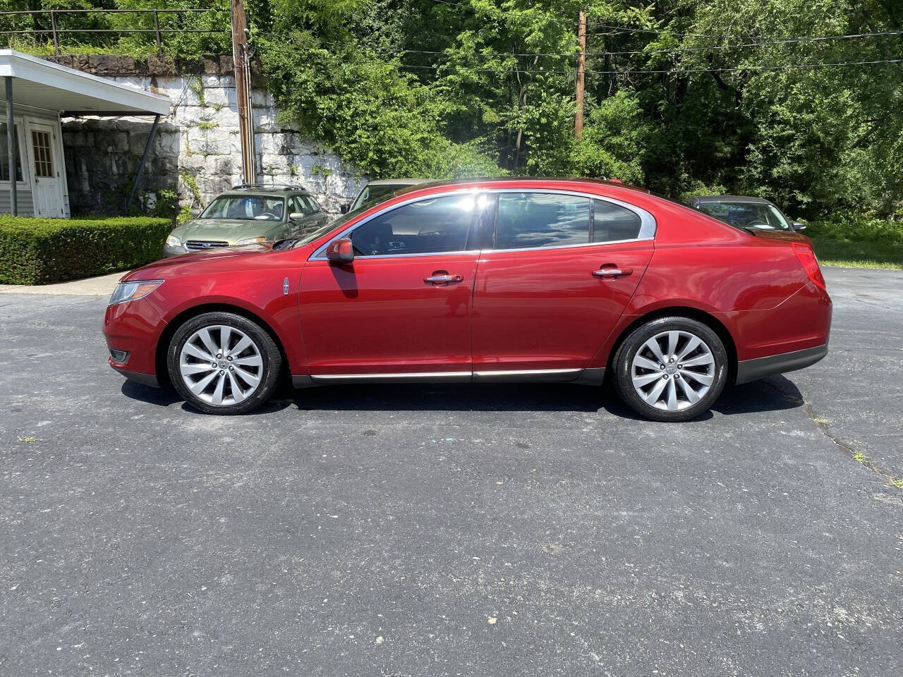 Used 2013 Lincoln MKS FWD image 2
