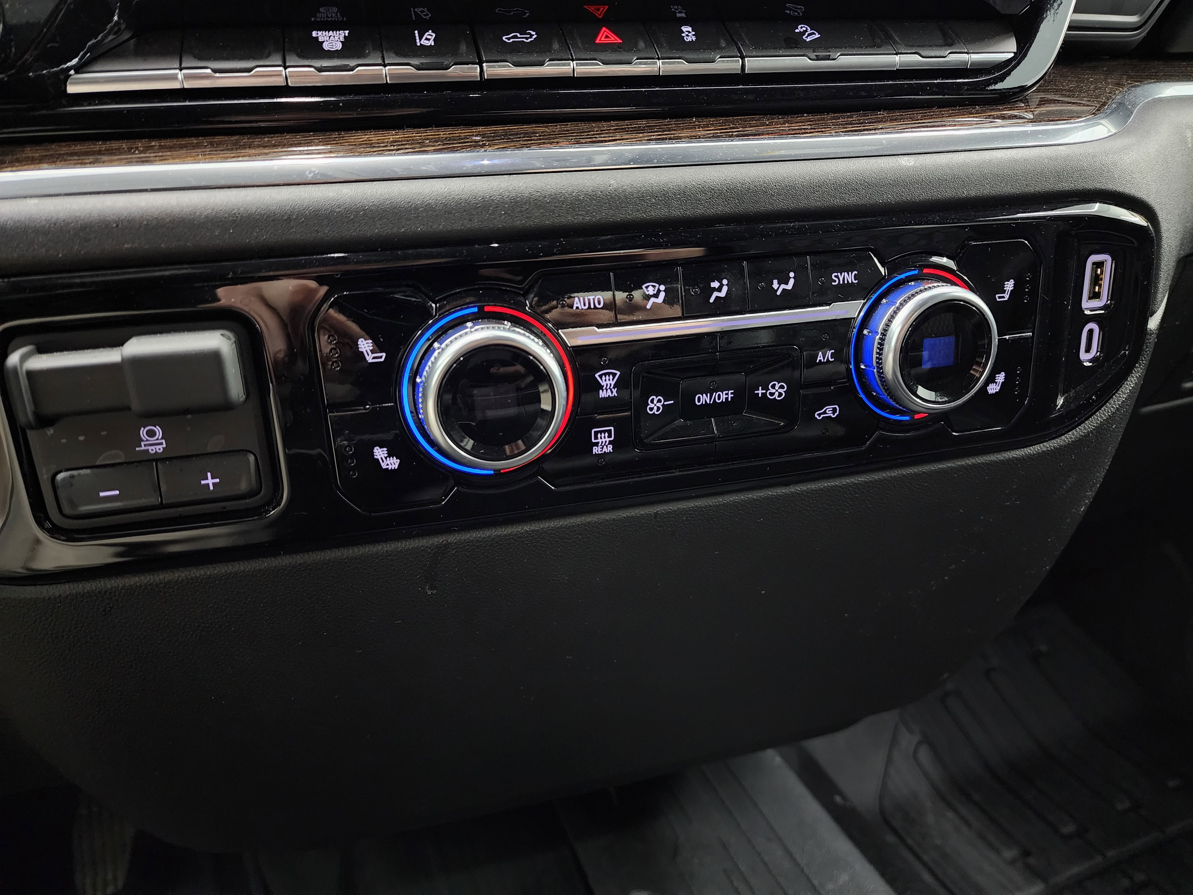 Used 2024 GMC Sierra 2500 SLE w/ SLE Value Package; image 44