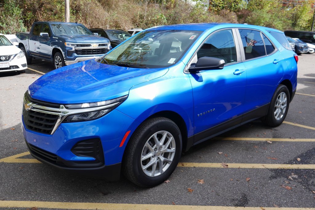 Used 2024 Chevrolet Equinox LS w/ LS Convenience Package image 4