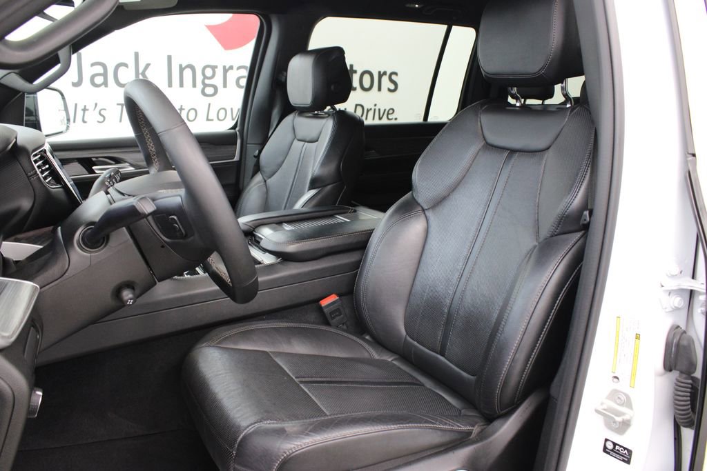 Used 2024 Jeep Wagoneer L Series II image 15