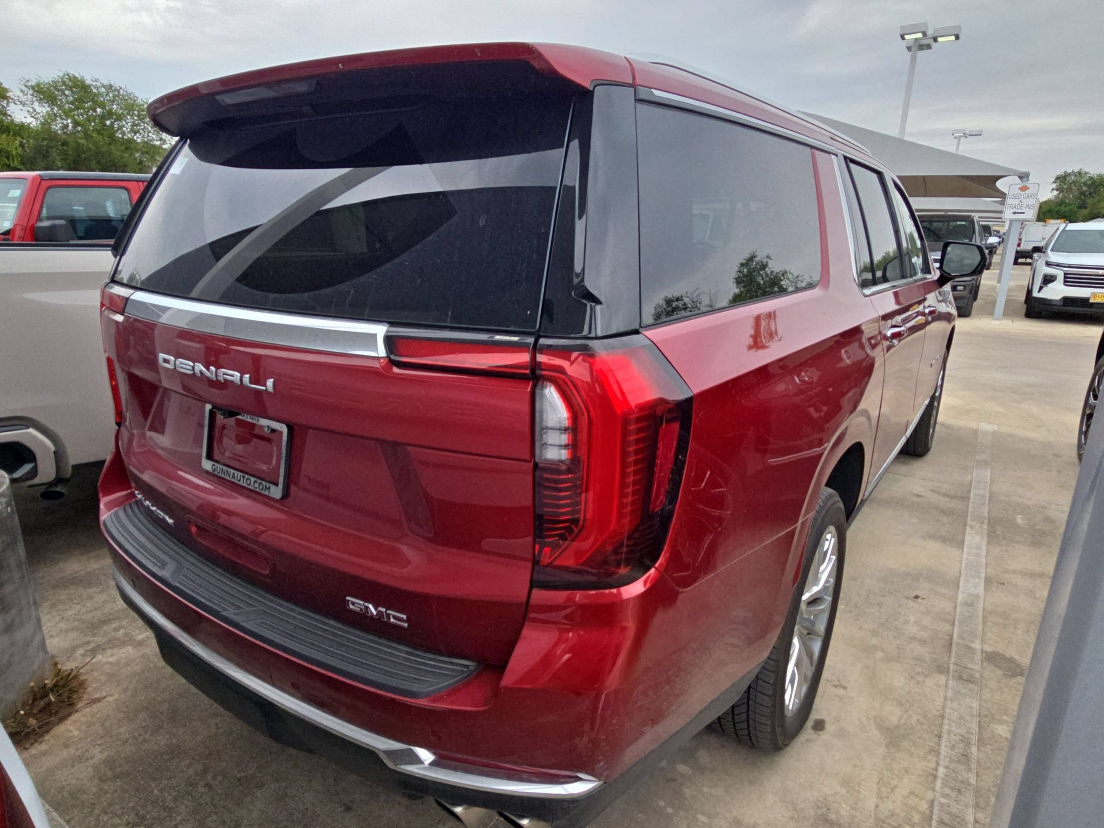 Used 2025 GMC Yukon XL Denali w/ Sun & Power Step Package AWD/4WD image 7