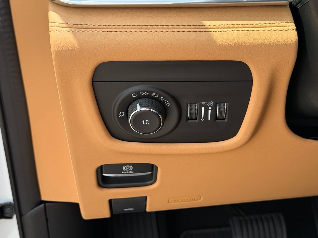 New 2026 Jeep Grand Cherokee Summit AWD/4WD image 17